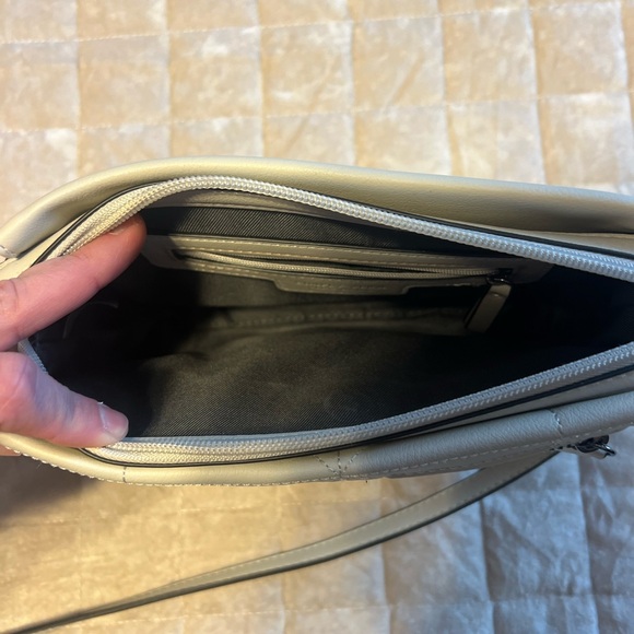 Vera Wang light gray crossbody - Picture 4 of 7